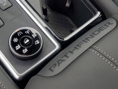 New 2025 Nissan Pathfinder SL image 26