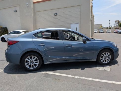 Used 2016 MAZDA MAZDA3 i Touring w/ Popular Equipment Package FWD image 5