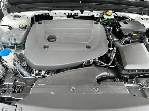 Certified 2026 Volvo XC40 B5 Plus AWD/4WD image 33