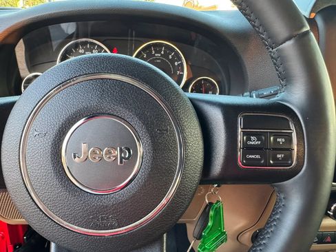 Used 2016 Jeep Wrangler Rubicon w/ Power Convenience Group AWD/4WD image 36