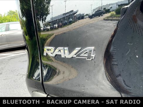 Used 2020 Toyota RAV4 LE AWD/4WD image 24