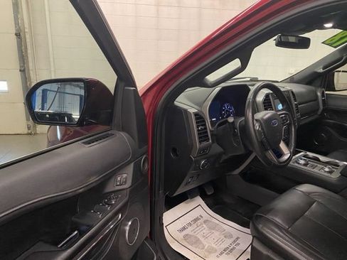 Used 2018 Ford Expedition XLT w/ Equipment Group 202A AWD/4WD image 19