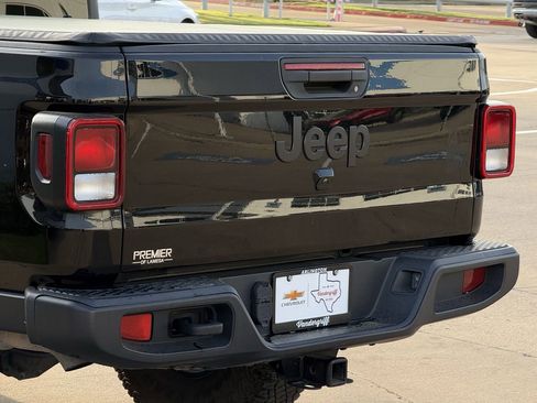 Used 2022 Jeep Gladiator Sport image 6