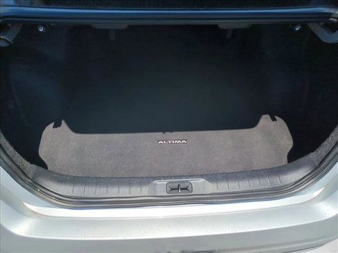 Used 2024 Nissan Altima 2.5 SV FWD image 6