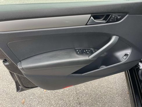 Used 2013 Volkswagen Passat 2.5 S image 17