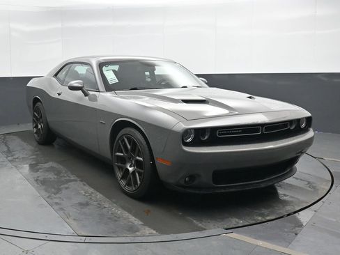 Used 2017 Dodge Challenger R/T RWD image 6
