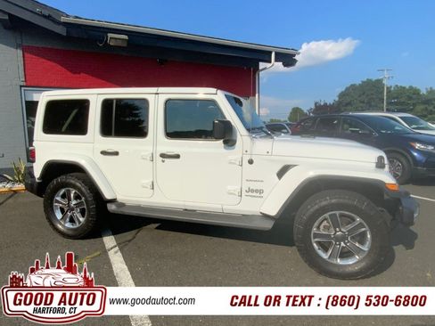 Used 2019 Jeep Wrangler Unlimited Sahara w/ Uconnect 4C Nav & Sound Group AWD/4WD image 4