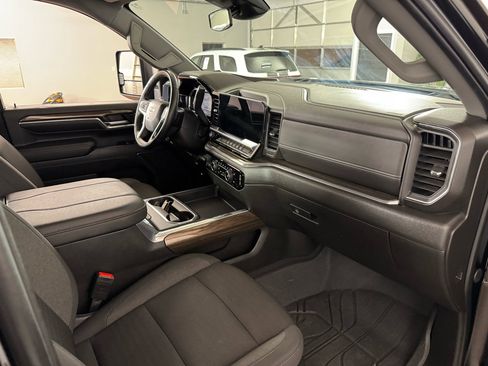 Used 2024 Chevrolet Silverado 2500 LT w/ Convenience Package image 37