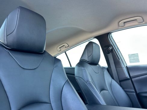 Used 2022 Toyota Prius L Eco image 14