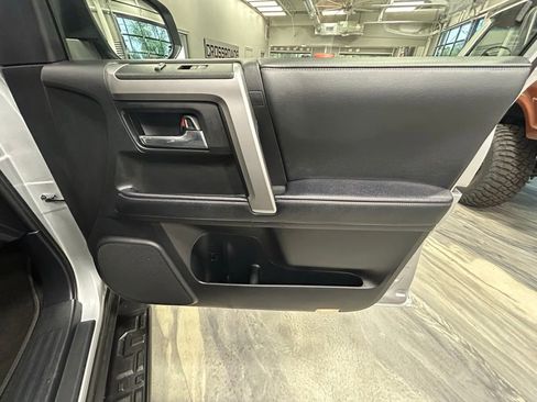 Used 2021 Toyota 4Runner SR5 image 41