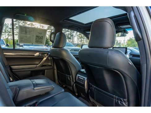 Used 2023 Lexus GX 460 Luxury w/ Accessory Package image 17