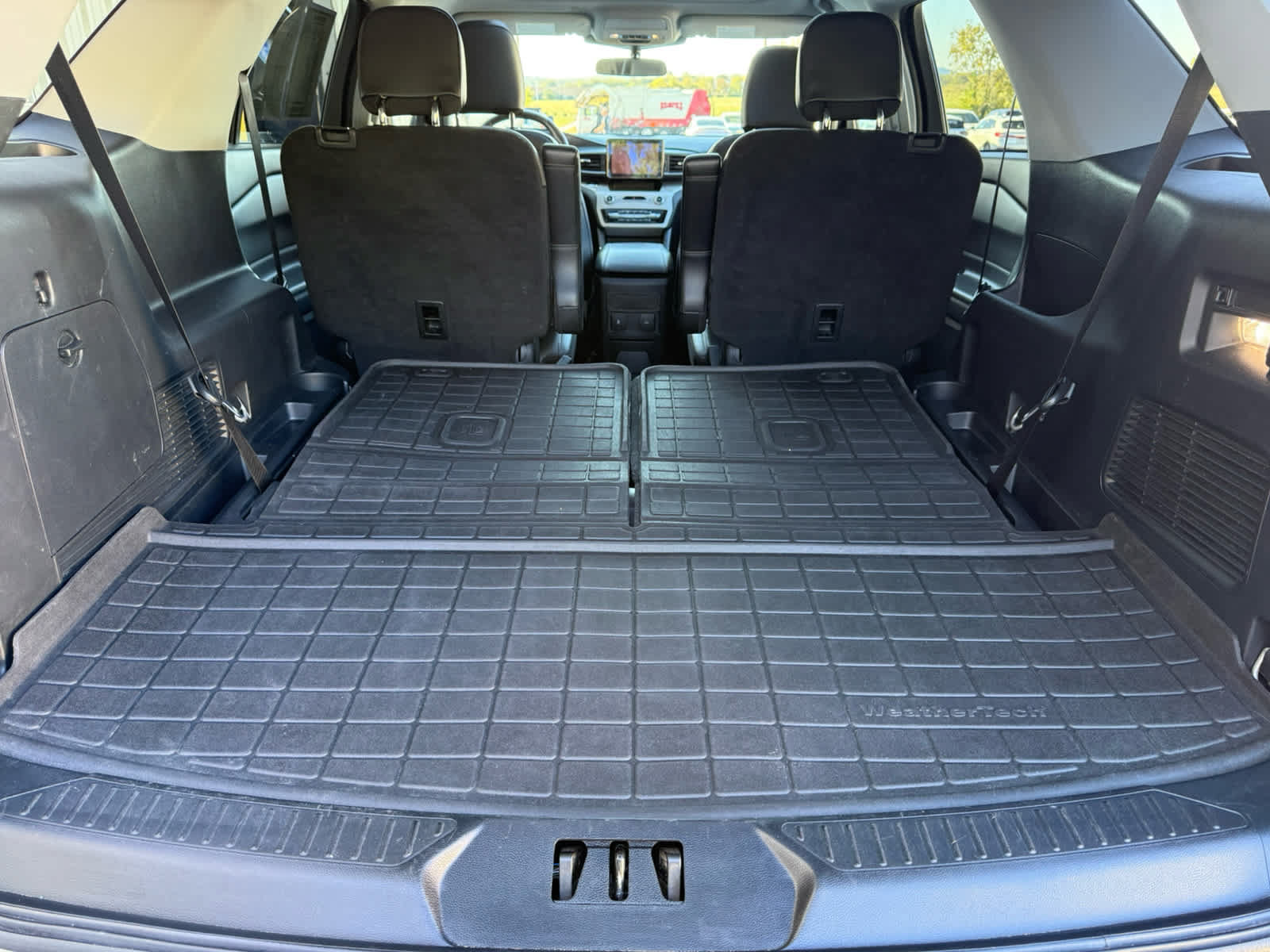 Used 2023 Ford Explorer XLT w/ Equipment Group 202A AWD/4WD image 6