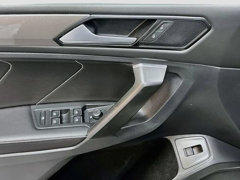 Used 2022 Volkswagen Tiguan SE AWD/4WD image 17
