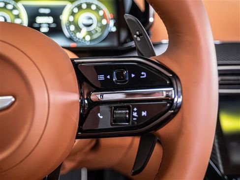 Used 2025 Aston Martin V8 Vantage Coupe image 13