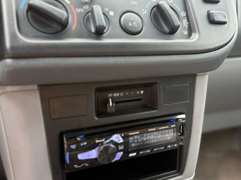 Used 1999 Toyota Sienna CE FWD image 17