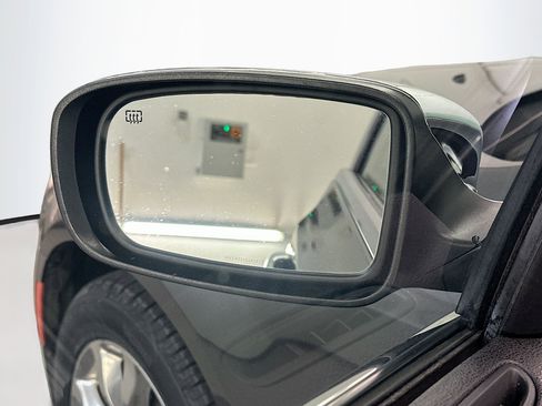 Used 2018 Chrysler 300 Limited AWD/4WD image 16