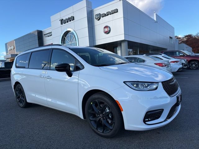 New 2026 Chrysler Pacifica Select w/ S Appearance Package FWD image 1