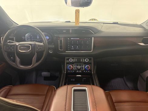 Used 2024 GMC Yukon Denali Ultimate AWD/4WD image 4