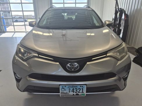 Used 2017 Toyota RAV4 XLE AWD/4WD image 7