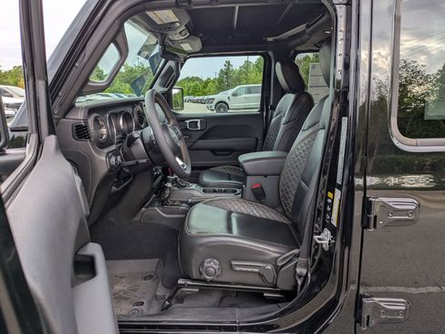 Used 2023 Jeep Wrangler Unlimited Sahara AWD/4WD image 12