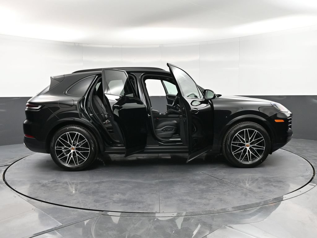Certified 2026 Porsche Cayenne AWD/4WD image 37