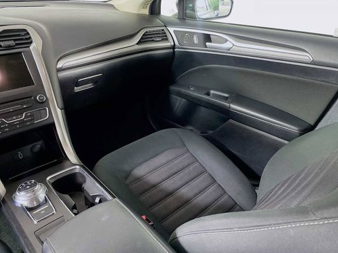 Used 2018 Ford Fusion SE w/ Fusion SE Technology Package FWD image 21