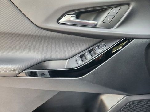 Used 2025 Chevrolet Equinox LT w/ Safety and Technology Package image 25