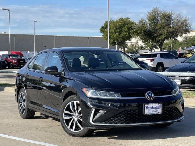 Used 2025 Volkswagen Jetta SE FWD image 2