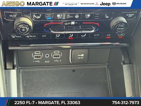 Used 2025 Jeep Grand Cherokee Limited w/ Luxury Tech Group II AWD/4WD image 27