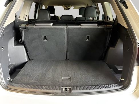 Used 2025 Volkswagen Atlas SE AWD/4WD image 36