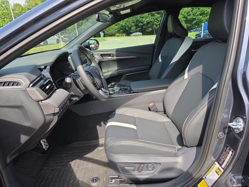 Used 2026 Toyota Camry SE FWD image 10