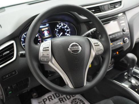 Used 2016 Nissan Rogue S w/ Appearance Package FWD image 7