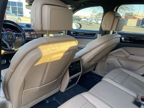 Used 2021 Porsche Cayenne S image 28