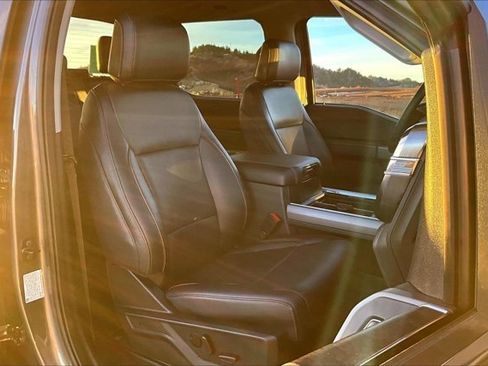 Used 2025 Ford F250 Lariat w/ Chrome Package image 29