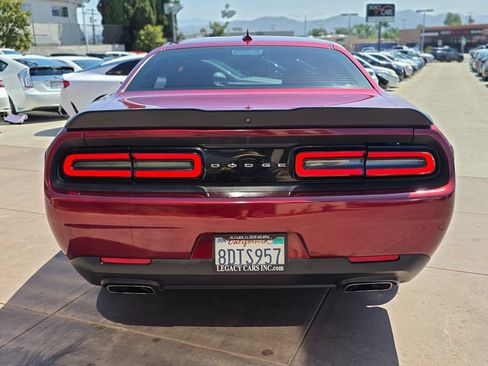 Used 2018 Dodge Challenger R/T Scat Pack w/ Leather Interior Group RWD image 11