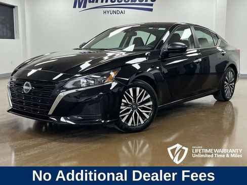 Used 2025 Nissan Altima 2.5 SV FWD image 1