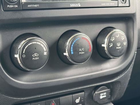 Used 2015 Jeep Patriot Latitude AWD/4WD image 17