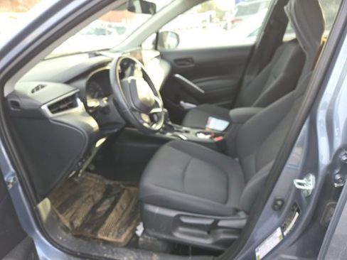 Used 2023 Toyota Corolla Cross LE image 3