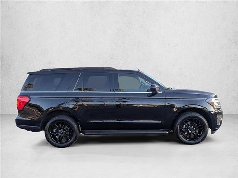 Used 2024 Ford Expedition XLT RWD image 4