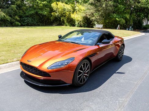 Used 2021 Aston Martin DB11 Volante RWD image 9