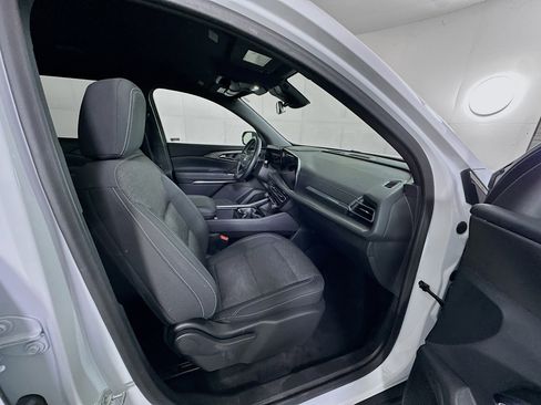 Used 2025 Chevrolet Traverse LT image 33