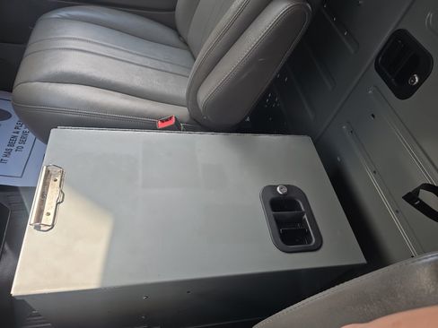 Used 2015 Chevrolet Express 2500 RWD image 27