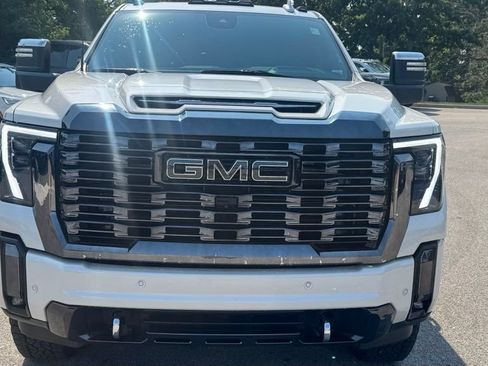 Used 2024 GMC Sierra 2500 Denali Ultimate w/ Max Trailering Package AWD/4WD image 11