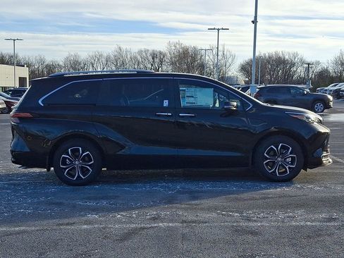 New 2026 Toyota Sienna Platinum image 5