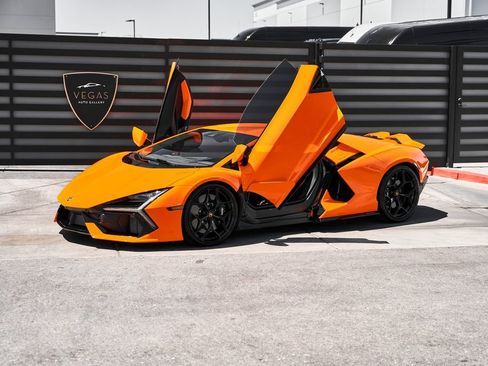 Used 2024 Lamborghini Revuelto AWD/4WD image 5