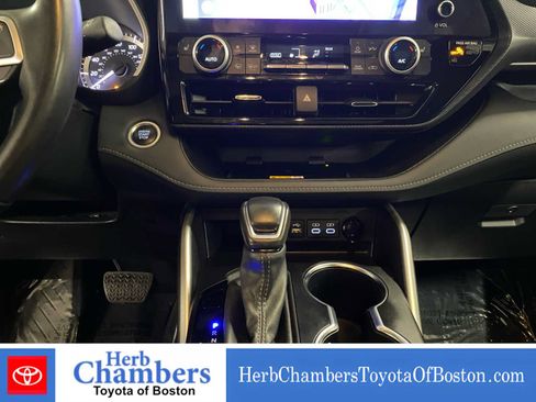 Used 2024 Toyota Highlander XSE AWD/4WD image 17