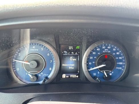 Used 2020 Toyota Sienna XLE w/ Carpet Mat Package FWD image 6