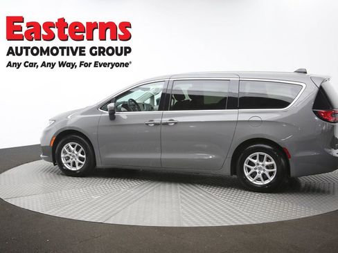 Used 2023 Chrysler Pacifica Touring-L FWD image 62