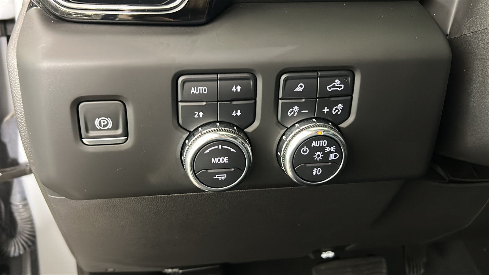 Used 2025 GMC Sierra 1500 AT4 AWD/4WD image 24