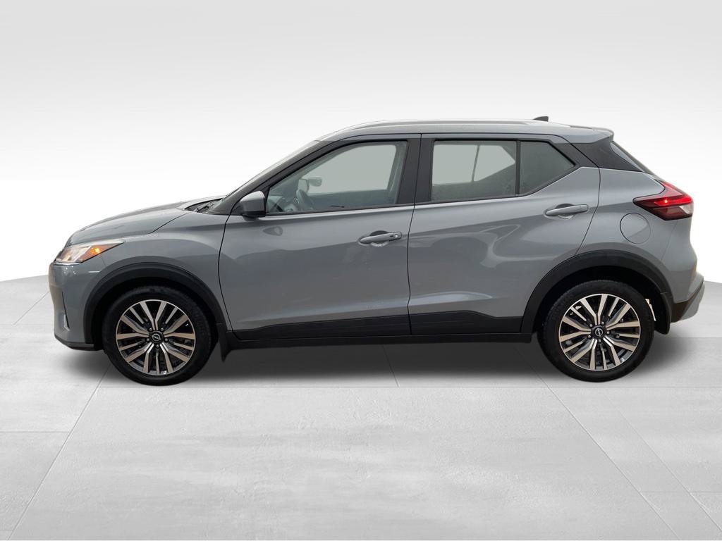 Used 2023 Nissan Kicks SV w/ Interior Electronics Package FWD image 8